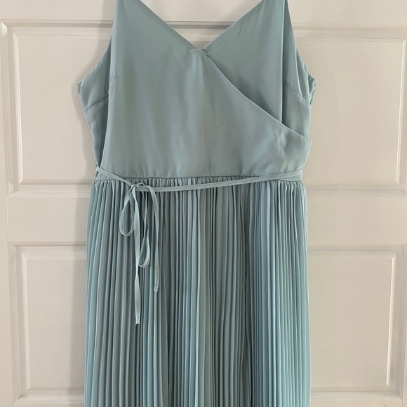 Dress with pleated bottom - Picture 1 of 2